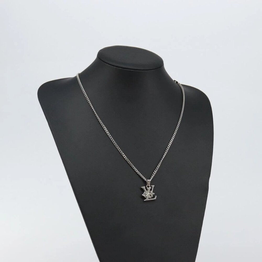 LOUIS VUITTON Monogram Row Necklace metal Silver M02254 LV Auth 143366 - Picture 16 of 16
